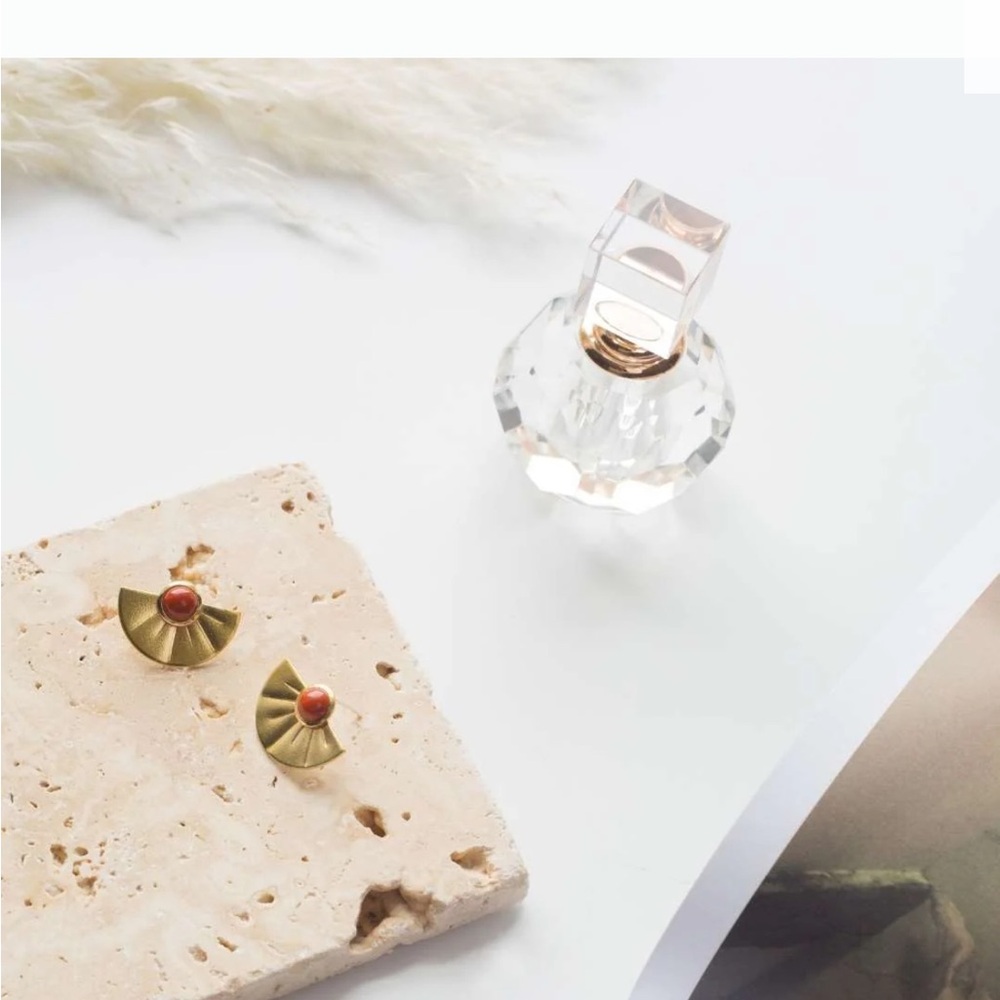 Elegant Gold Fan Earrings with Red Accent